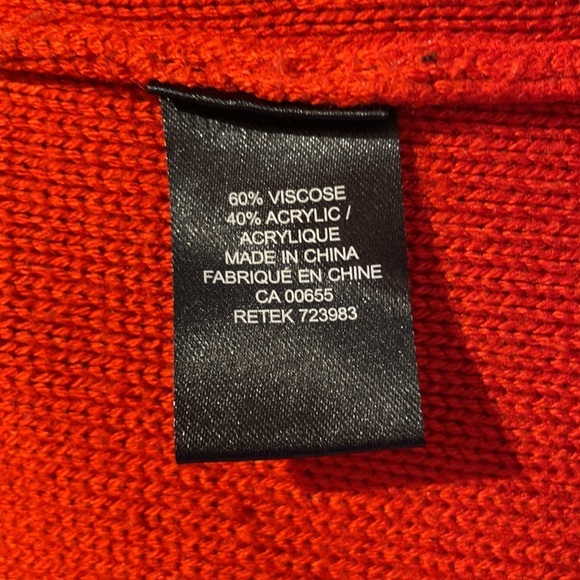 RW&CO red tunic sweater with black zipper detail on the shoulders. Size Medium. - Picture 5 of 5